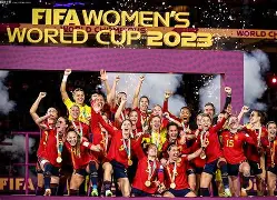 西班牙女足联赛决赛场上现独特风采的是谁